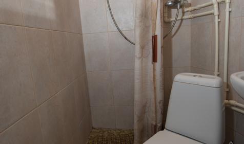 трехместный номер с душевой комнатой