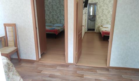 Коттедж двухкомнатный с кухней и балконом