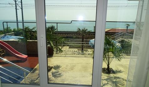 Люкс двухкомнатный с видом на море (с кухней и отдельным входом)