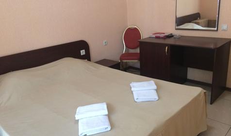 Трехместный комфорт с балконом и боковым видом на море