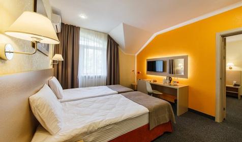 Совмещенный двухкомнатный шестиместный двухкомнатный шестиместный. Отель Мандарин (бывш. "Агат"). Анапа, Пионерский проспект