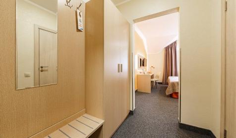 Совмещенный двухкомнатный шестиместный двухкомнатный шестиместный. Отель Мандарин (бывш. "Агат"). Анапа, Пионерский проспект