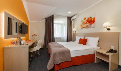 Совмещенный двухкомнатный шестиместный двухкомнатный шестиместный. Отель Мандарин (бывш. "Агат"). Анапа, Пионерский проспект