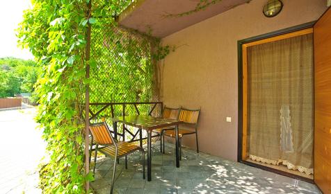 Зона отдыха. Двухкомнатный номер ПК с балконом. Туристическая база отдыха Нефтяник, Туапсинский район, п. Бухта Инал