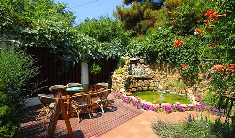 Территория. Отель Валерия, г. Геленджик