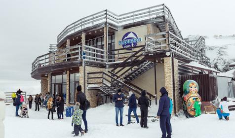 Ресторан Вершина 2200, г. Сочи, Адлерский район, п. Красная Поляна, с. Эсто-Садок, СТК «Горная Карусель» (отметка +2200)