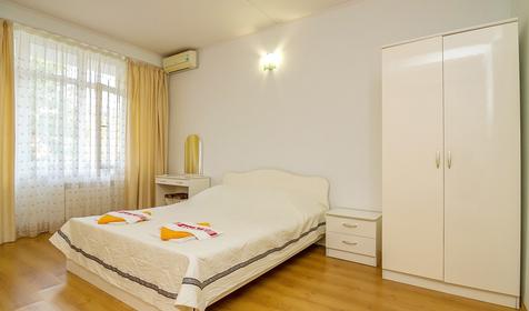 Трехместный с балконом мини-гостиницы Мария, г. Сочи, п. Хоста