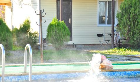 Бассейн с термальной водой. База отдыха Белые ночи, Республика Адыгея, Майкопский район, п. Тульский