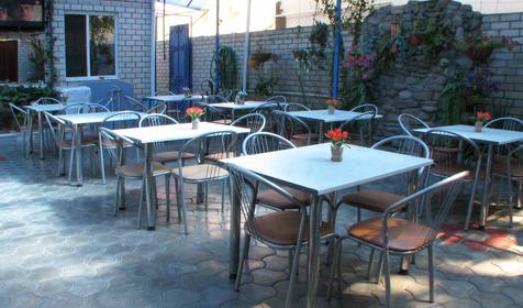 Во дворе гостевого дома Венера, г. Анапа