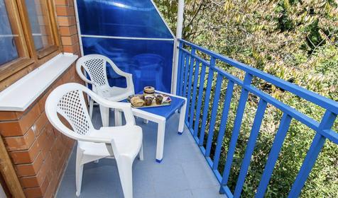 Трехместный