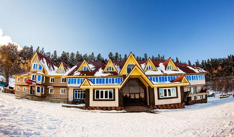 Фасад. Турбаза Лаго-Наки, ст. Даховская (р-н Азишского хребта)