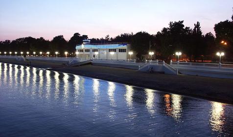 Ночной пляж санатория Голубая волна, г. Геленджик