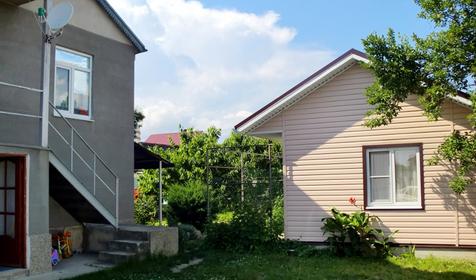 Фасад гостевого дома Артем + Людмила, г. Геленджик, Архипо-Осиповка