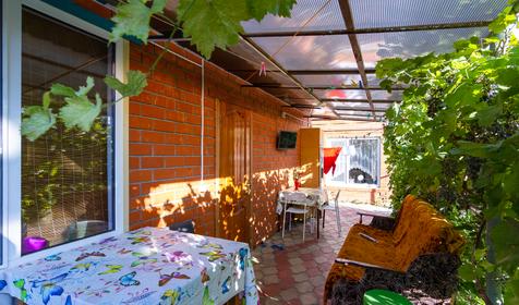 Четырехместный стандарт. Гостевой дом Свобода. Ейск