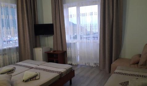 Трехместный стандарт с балконом в четырехэтажном корпусе