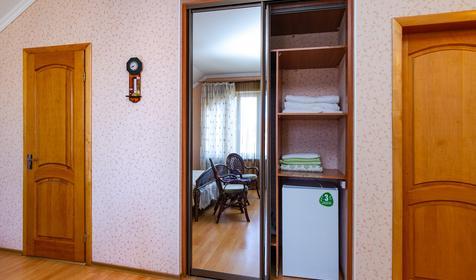 Трехместный люкс. Гостевой дом Вега, Кабардинка