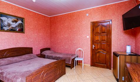 Трехместный с видовым балконом. Гостевой дом Кристина, г. Геленджик, с. Кабардинка