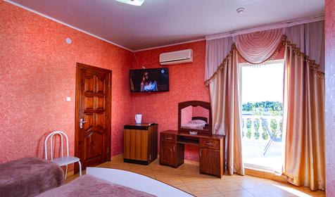 Трехместный с видовым балконом. Гостевой дом Кристина, г. Геленджик, с. Кабардинка