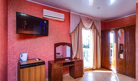 Трехместный с видовым балконом. Гостевой дом Кристина, г. Геленджик, с. Кабардинка