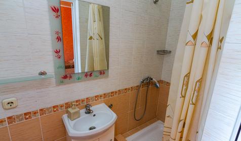 Трехместный с видовым балконом. Гостевой дом Кристина, г. Геленджик, с. Кабардинка