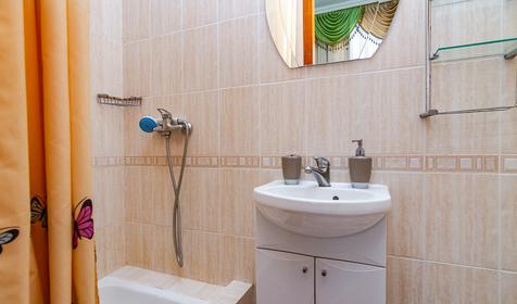 Двухкомнатный люкс с балконом. Гостевой дом Кристина, г. Геленджик, с. Кабардинка