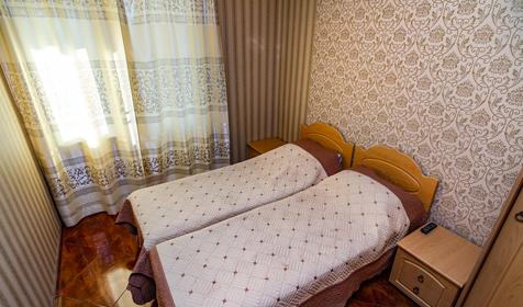 Двухкомнатный (изолированые комнаты) люкс с балконом. Гостевой дом Кристина, г. Геленджик, с. Кабардинка