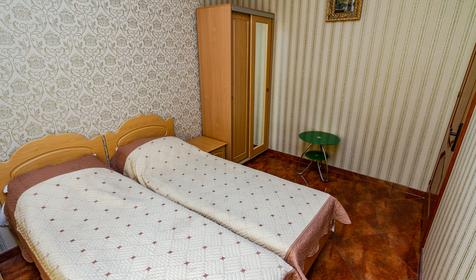 Двухкомнатный (изолированые комнаты) люкс с балконом. Гостевой дом Кристина, г. Геленджик, с. Кабардинка