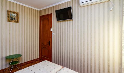 Двухкомнатный (изолированые комнаты) люкс с балконом. Гостевой дом Кристина, г. Геленджик, с. Кабардинка