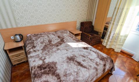 Двухкомнатный (изолированые комнаты) люкс с балконом. Гостевой дом Кристина, г. Геленджик, с. Кабардинка