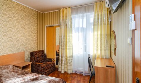 Двухкомнатный (изолированые комнаты) люкс с балконом. Гостевой дом Кристина, г. Геленджик, с. Кабардинка