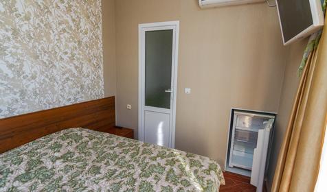 Двухместный с видовым балконом. Гостевой дом Кристина, г. Геленджик, с. Кабардинка