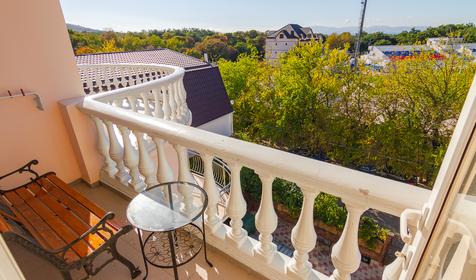 Трехместный с балконом. Гостевой дом Кристина, г. Геленджик, с. Кабардинка