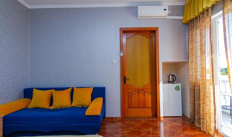 Трехместный с балконом. Гостевой дом Кристина, г. Геленджик, с. Кабардинка