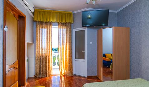 Трехместный с балконом. Гостевой дом Кристина, г. Геленджик, с. Кабардинка