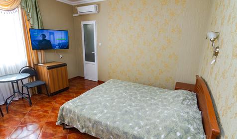 Трех-четырехместный люкс без балкона. Гостевой дом Кристина, г. Геленджик, с. Кабардинка