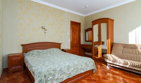 Трех-четырехместный люкс без балкона. Гостевой дом Кристина, г. Геленджик, с. Кабардинка