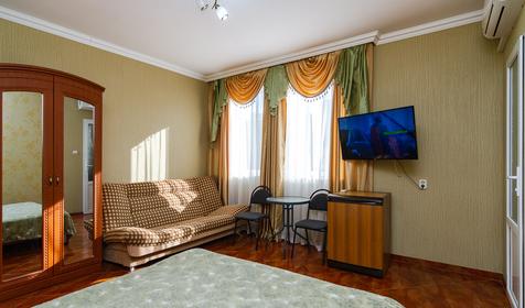 Трех-четырехместный люкс без балкона. Гостевой дом Кристина, г. Геленджик, с. Кабардинка