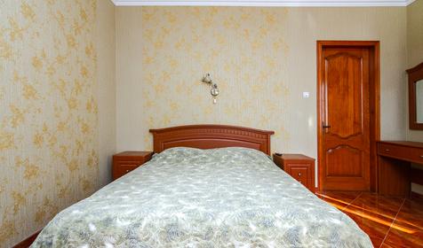 Трех-четырехместный люкс без балкона. Гостевой дом Кристина, г. Геленджик, с. Кабардинка