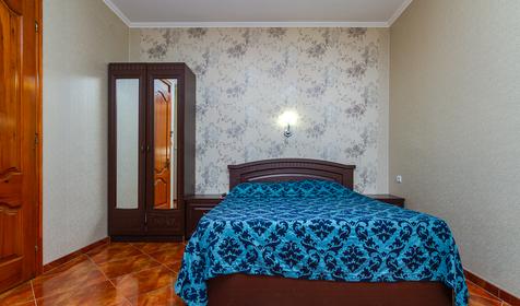 Трех-четырехместный (изолированые комнаты) с балконом и ванной комнатой. Гостевой дом Кристина, Геленджик, Кабардинка