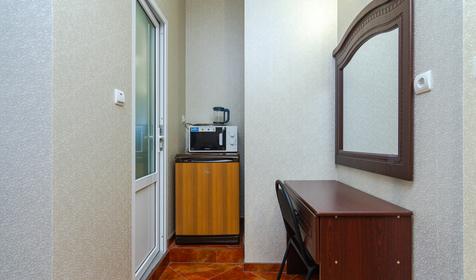 Трех-четырехместный (изолированые комнаты) с балконом и ванной комнатой. Гостевой дом Кристина, Геленджик, Кабардинка