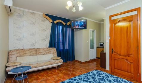 Трех-четырехместный (изолированые комнаты) с балконом и ванной комнатой. Гостевой дом Кристина, Геленджик, Кабардинка