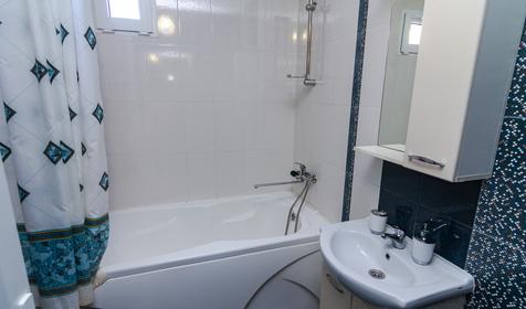 Трех-четырехместный (изолированые комнаты) с балконом и ванной комнатой. Гостевой дом Кристина, Геленджик, Кабардинка