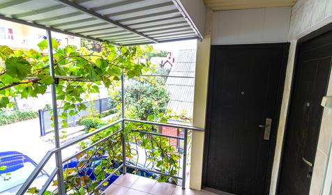 Номер с удобствами. Гостевой дом с видом на море. г. Сочи, Лазаревский район, п. Лазаревское