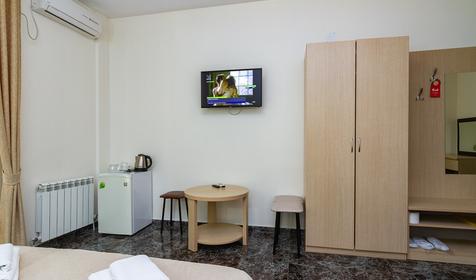 Трехместный стандарт с балконом. Отель Эллас, Сочи, Адлер