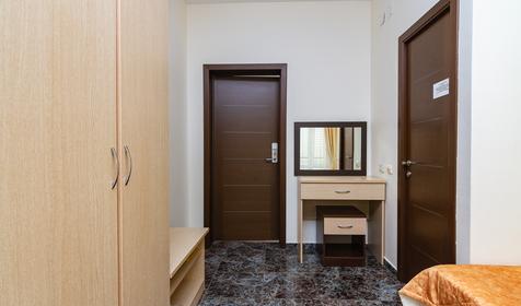 Трехместный стандарт с балконом. Отель Эллас, Сочи, Адлер