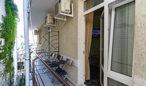 Трехместный стандарт с балконом. Отель Эллас, Сочи, Адлер