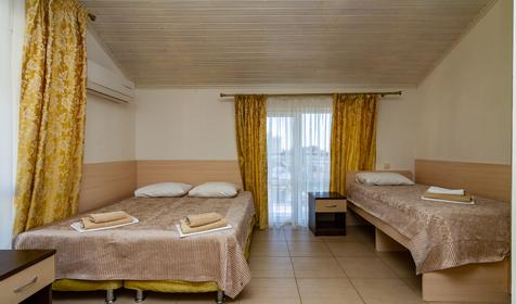 Трехместный комфорт с балконом. Отель Эллас, Сочи, Адлер