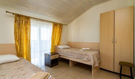 Трехместный комфорт с балконом. Отель Эллас, Сочи, Адлер