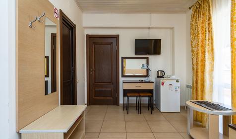 Трехместный комфорт с балконом. Отель Эллас, Сочи, Адлер