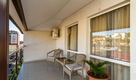 Трехместный комфорт с балконом. Отель Эллас, Сочи, Адлер